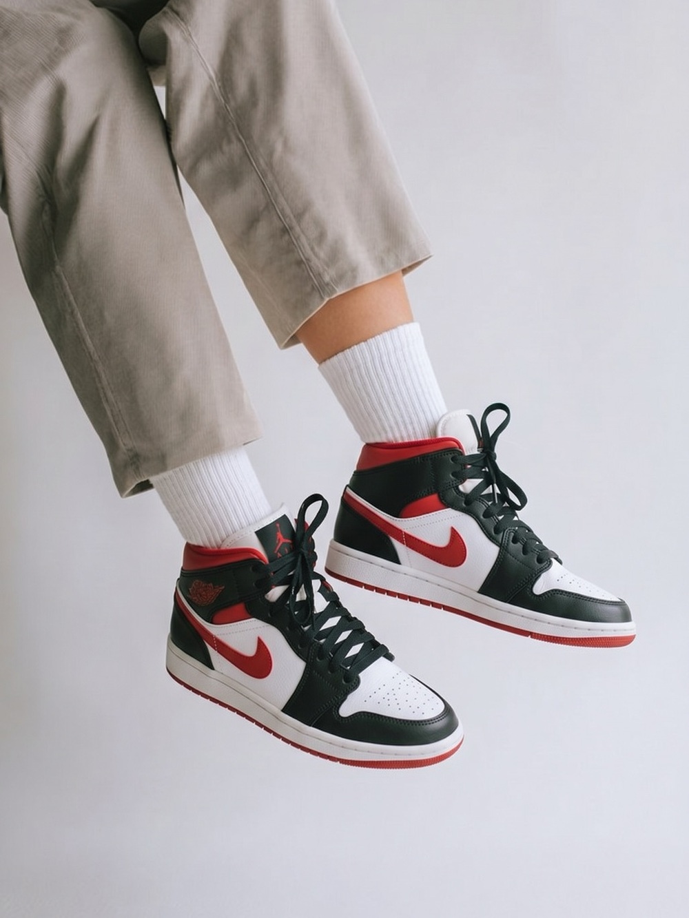 Jordan Air 1 Mid PS White/Gym Red 640734-122 Youth Sz 2Y Everyday Casual
